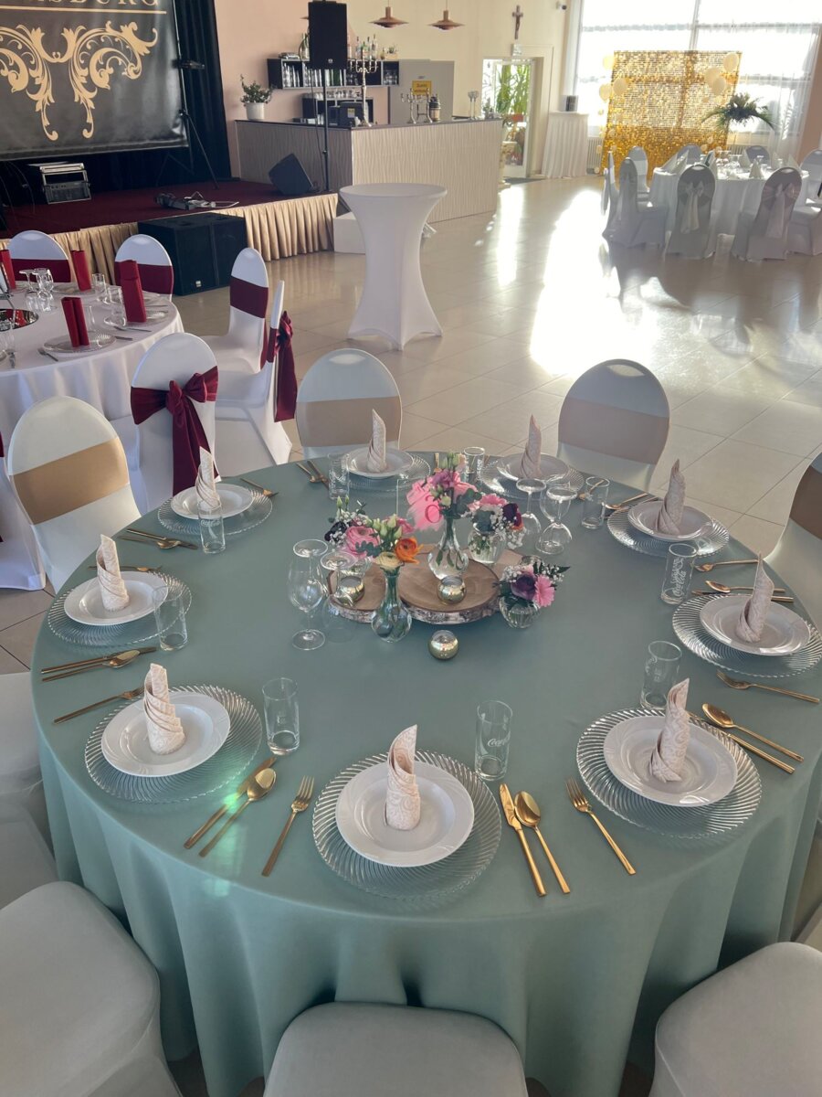 dekorierter Tisch für Hochzeit Petersburg Festhalle GmbH